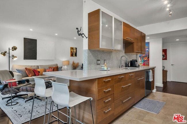 Building Photo - 7300 Franklin Ave