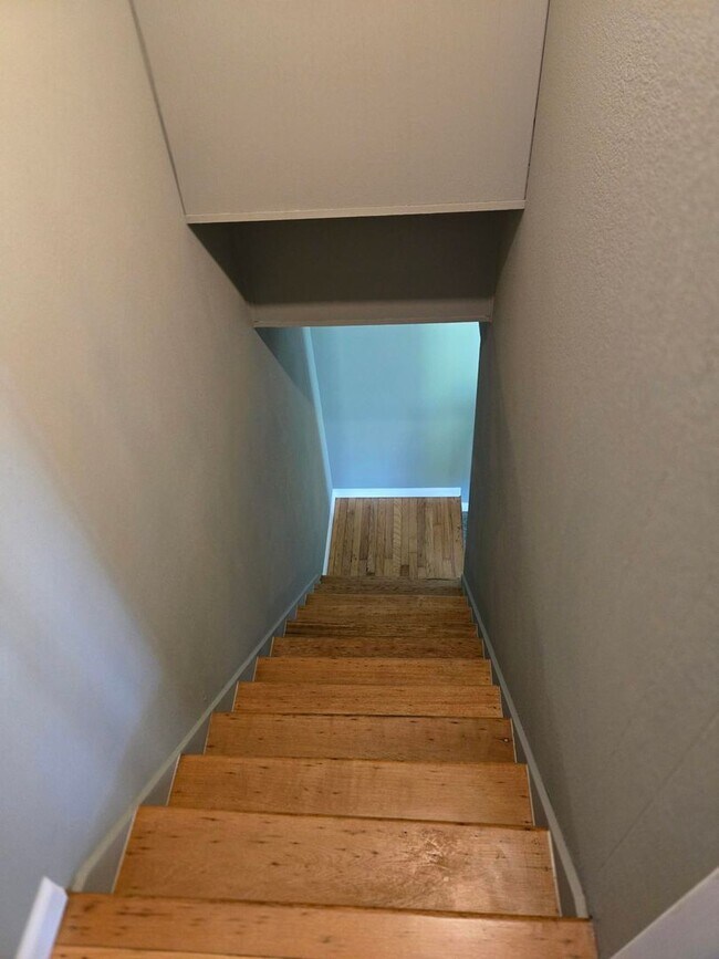 Building Photo - Charming 3-Bedroom Brick Home in Town – Newly Remodeled!