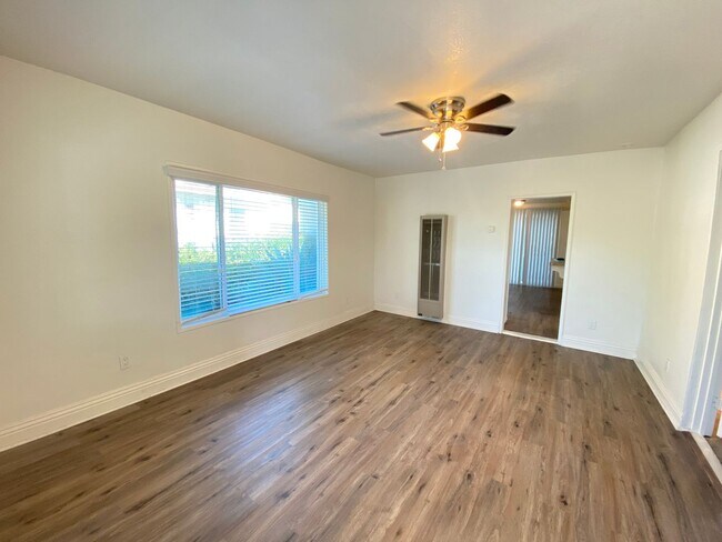 Building Photo - Great Normal Heights Location! IN UNIT Washer/Dryer, 2 Covered Parking Spots, Storage Locker!