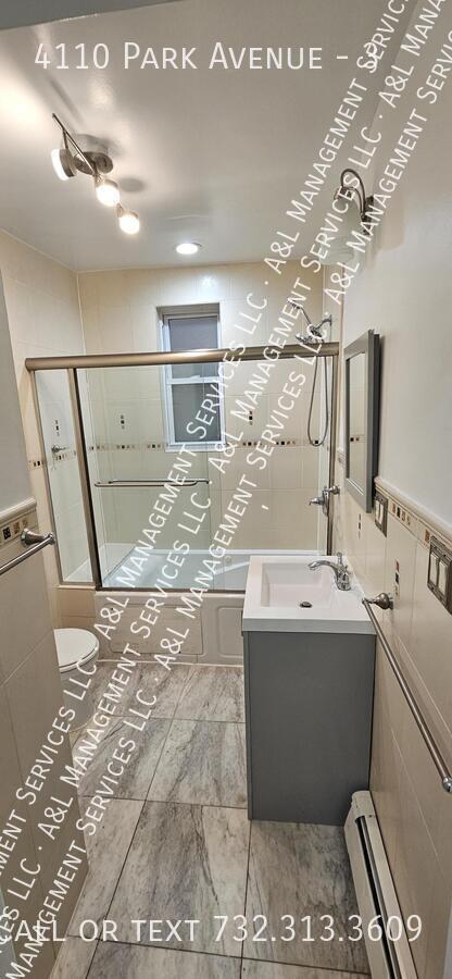 Building Photo - 4110 Park Ave