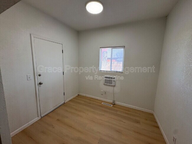 Building Photo - 635 Cedar St