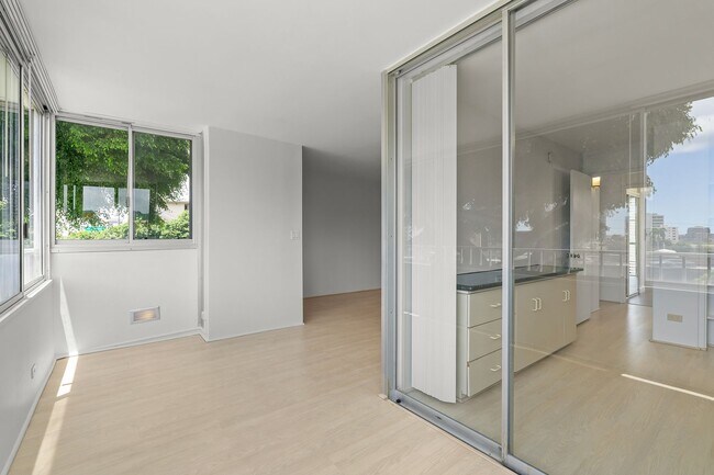 Building Photo - The Barclay 2bd/2ba/1pkg