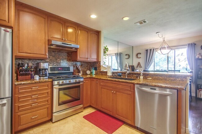 Building Photo - 3064 Avenida Christina