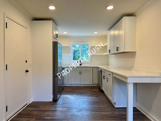Building Photo - 824 Clift St