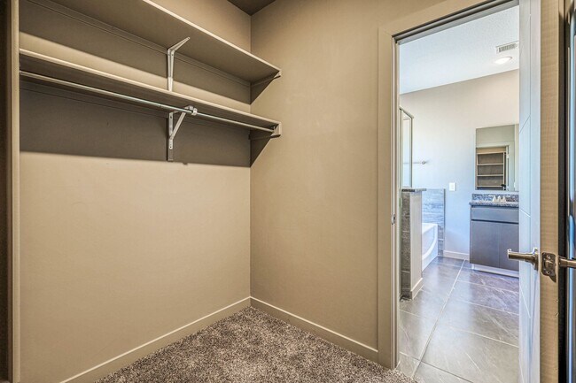 Building Photo - Beautiful East side House 4 bed-2.5 baths, part of The Overlook Casa Club that includes Swimming ...