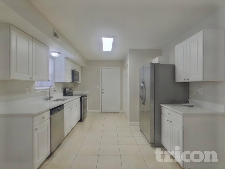 Building Photo - 1711 Southwind Dr