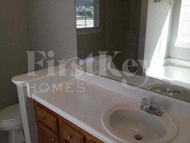 Building Photo - 280 Lazy Hollow Ln