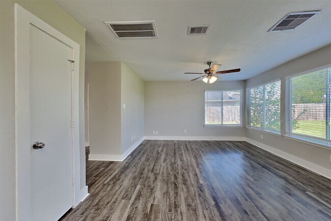 Building Photo - 5150 Summit Lodge Dr