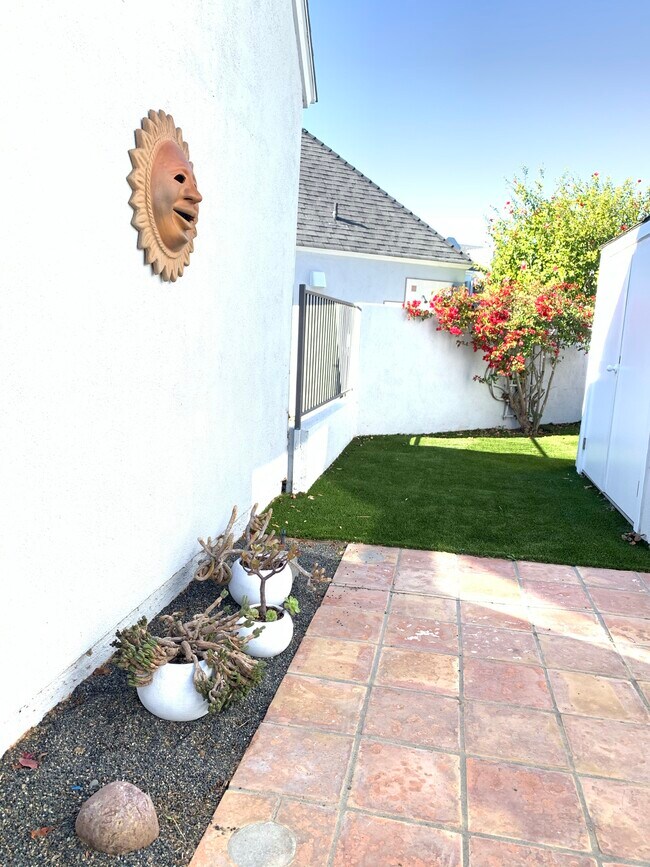 Building Photo - 24382 Lantern Hill Dr