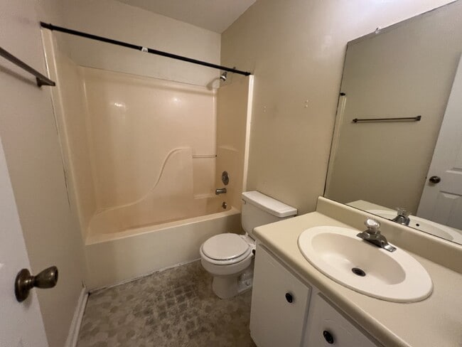 Building Photo - House for Rent