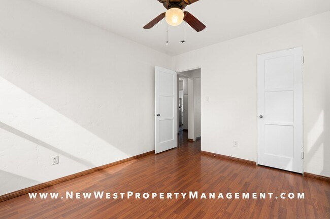 Building Photo - Recently Renovated University Heights 2 Bed 1 Bath with 2 off-street parking spaces! Pet OK!