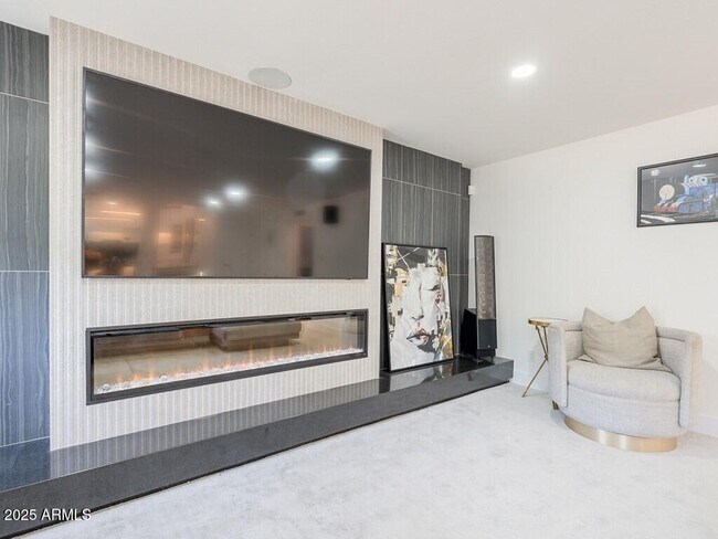 Building Photo - 4748 E Redfield Rd