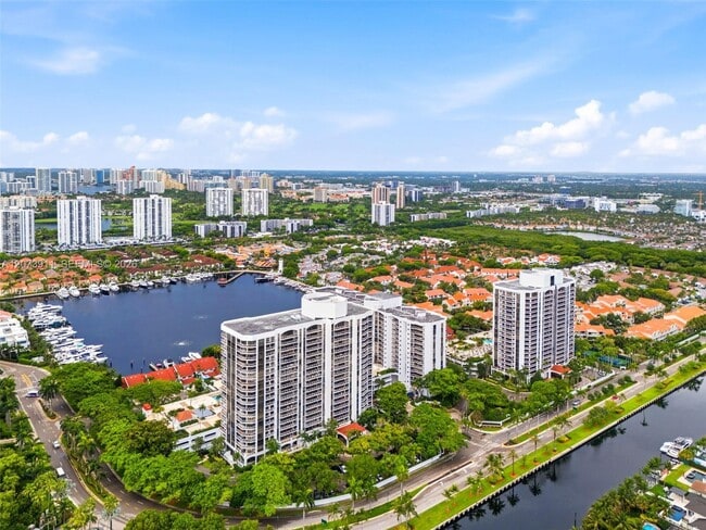 Building Photo - 3610 Yacht Club Dr