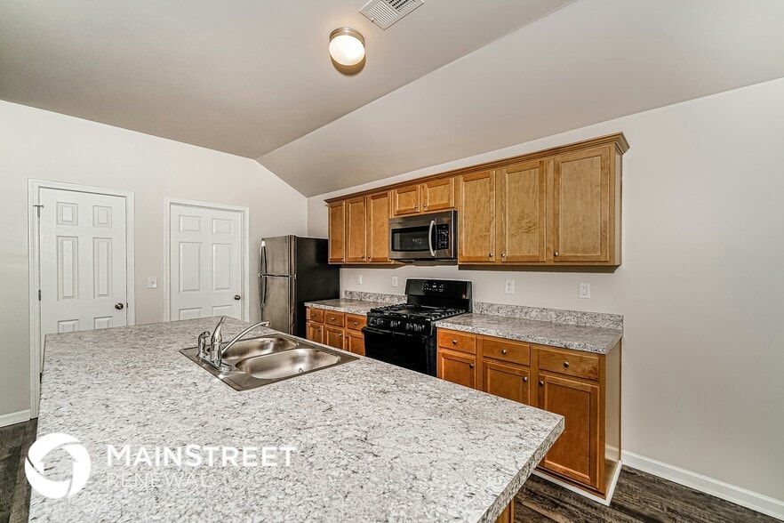 Building Photo - 155 Woodland Wy