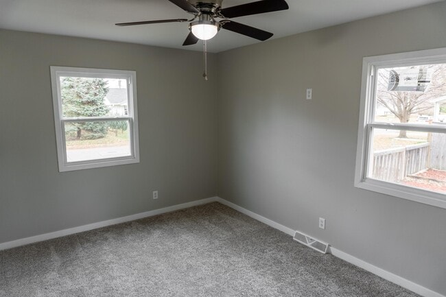 Building Photo - 2355 Hawthorne Ct