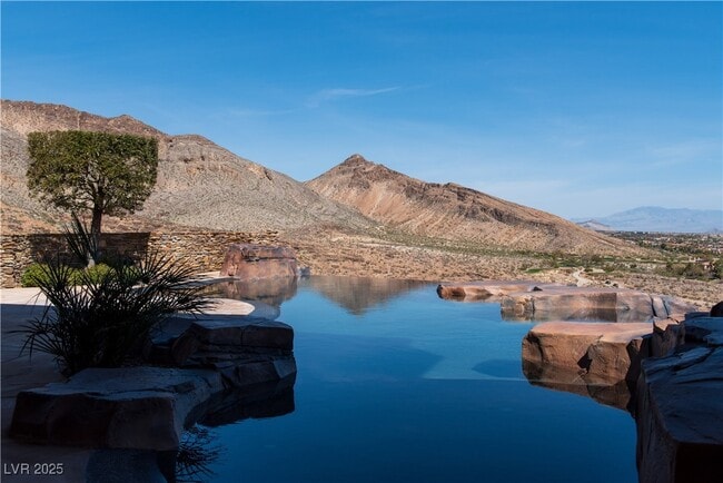 Primary Photo - 5 Promontory Pointe Ln