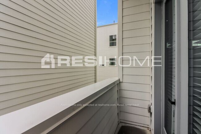 Building Photo - 6336 Culberson St