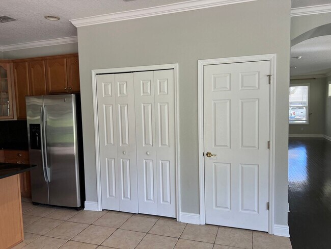 Building Photo - Stunning Windermere Home in Gated Communit...