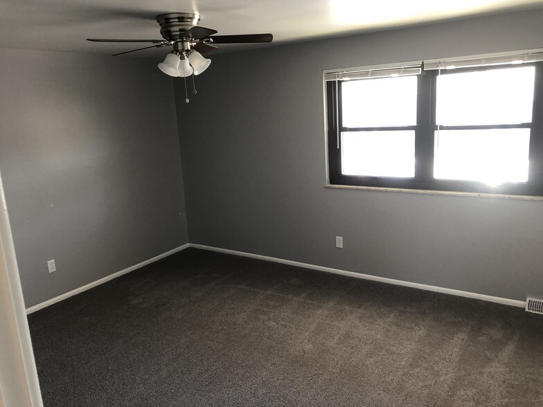 Master Bedroom - 2915 Columbus St