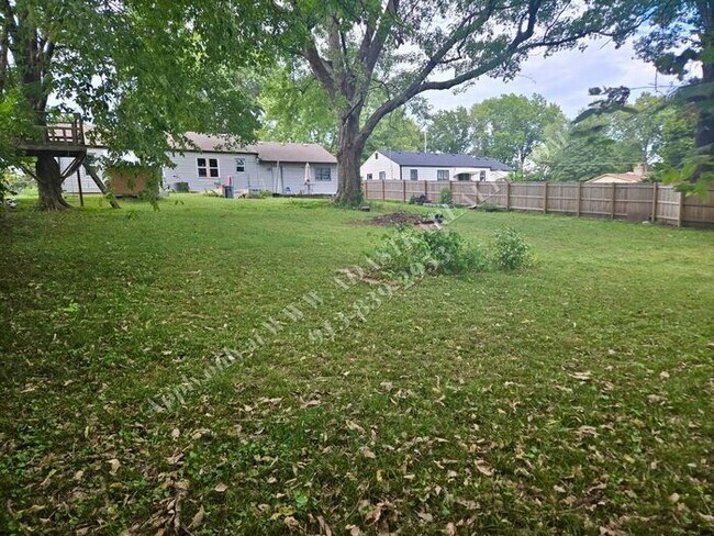 Building Photo - Charming 3 Bed 1 Bath Home with Large Yard & 2 Car Garage in Merriam-Coming SOON!!