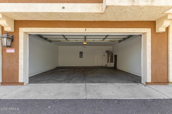 Building Photo - 2450 W Glenrosa Ave