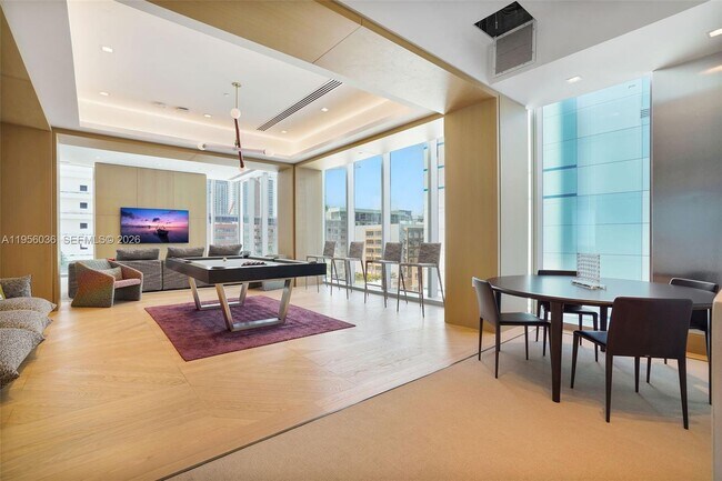 Building Photo - 700 NE 26th Terrace