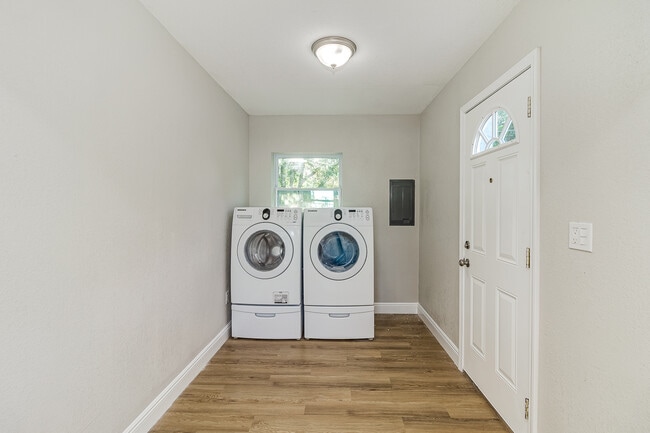 Building Photo - 516 Mabel Ave