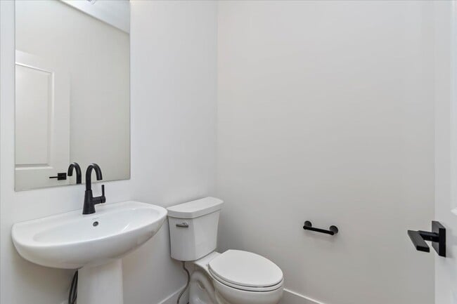 Building Photo - Brand New 3 Bed 2.5 Bath Townhouse With Many Amenities