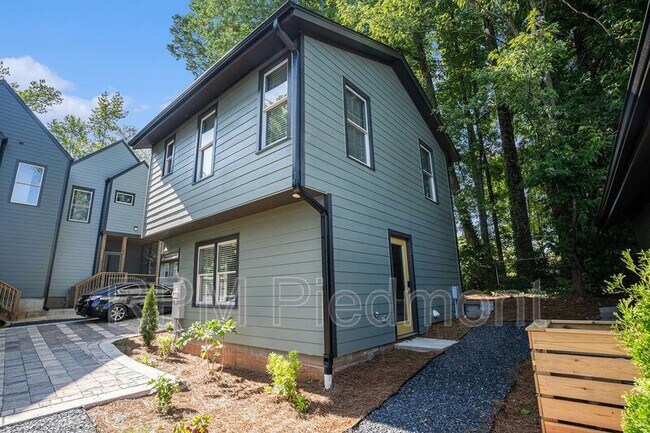 Primary Photo - 1081 Hill St SE