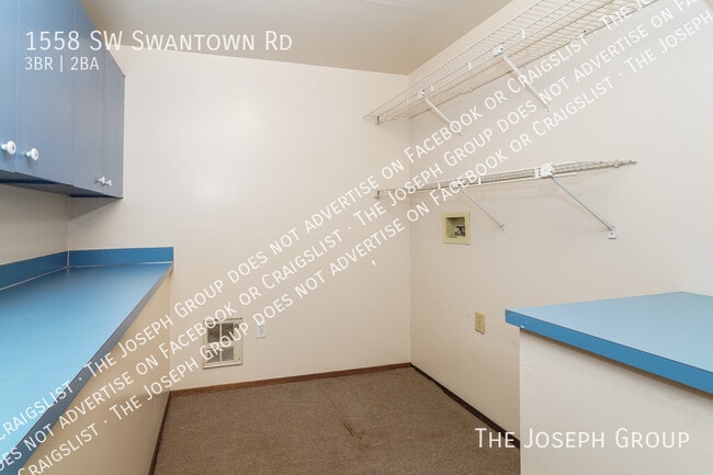 Building Photo - 1558 SW Swantown Rd