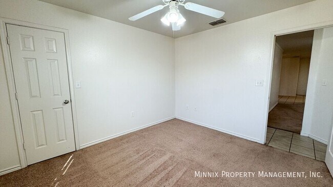 Building Photo - 904 N Belmont Ave