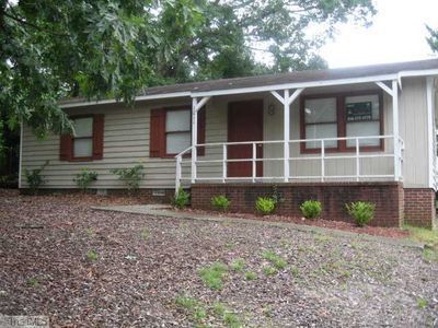 Primary Photo - Just a few blocks from Wendover corridor, ...