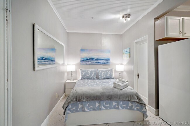 Building Photo - 3710 Collins Ave