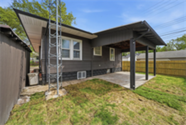 Building Photo - 3115 F St