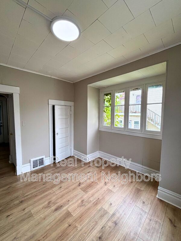 Building Photo - 451 Graham St SW