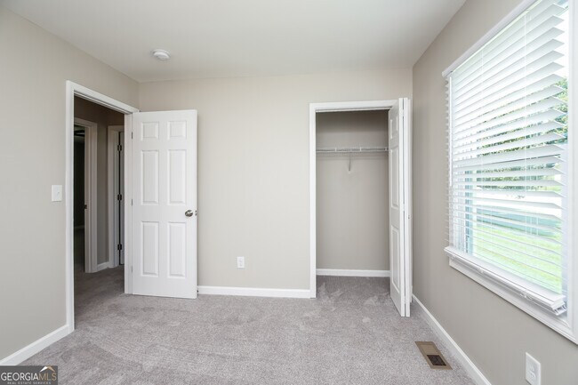 Building Photo - 2498 Winding Creek Dr