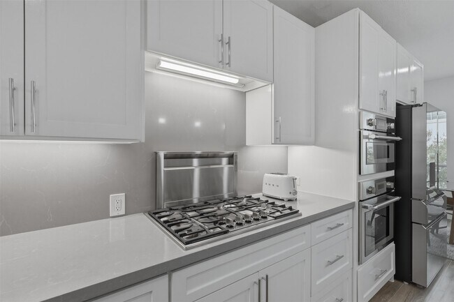 Building Photo - 5515 Venice St