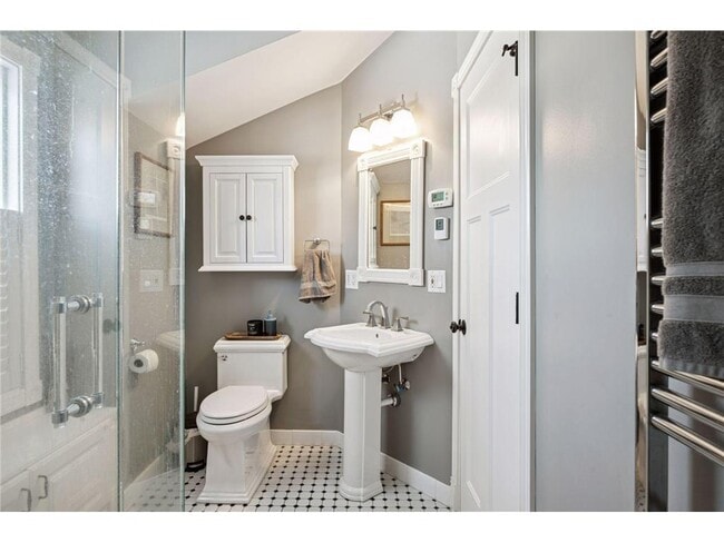 Building Photo - 5 Cooper Ave