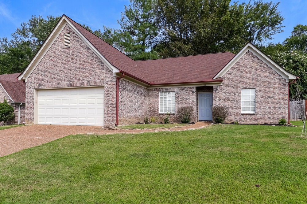 Building Photo - 185 Village Dr