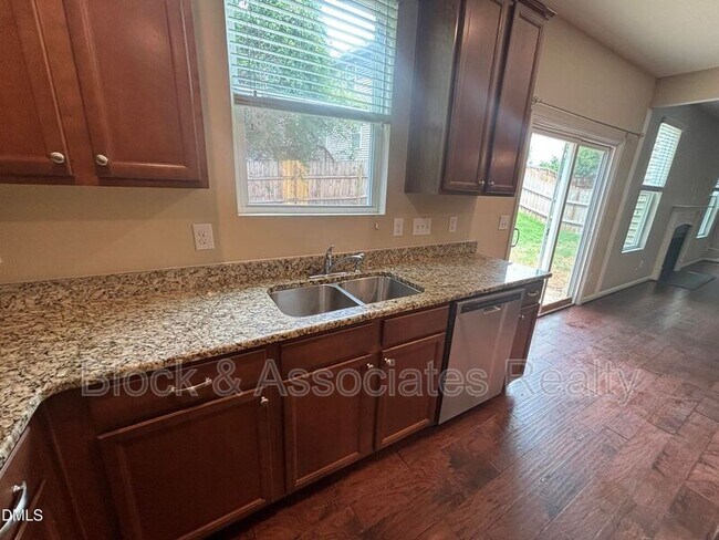 Building Photo - 4 White Spruce Ct