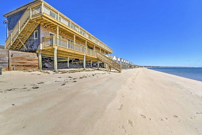 Building Photo - 352 Shore Rd