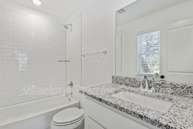 Building Photo - 101-103 E Bond St