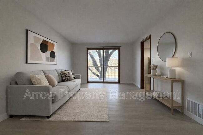 Building Photo - 3331 Holdrege St