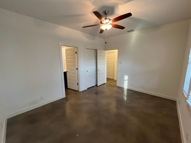 Building Photo - 1146 N Olive St