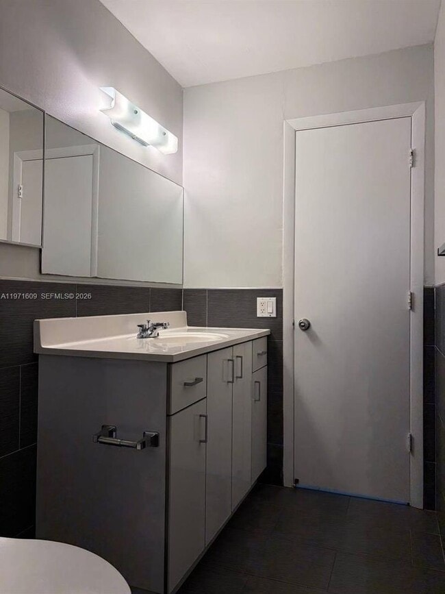 Building Photo - 35 NE 13th St