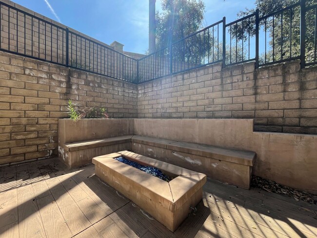 Building Photo - Newbury Park 4+2.5 on cul-de-sac w/upgrades!