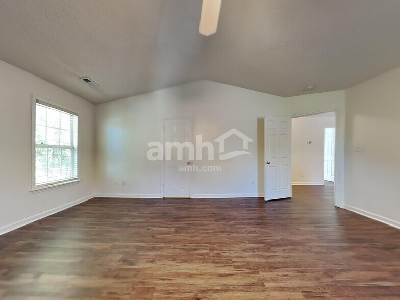 Building Photo - 134 Kimeo Way