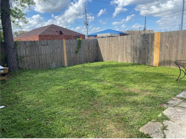 Building Photo - 2814 Pakenham Dr