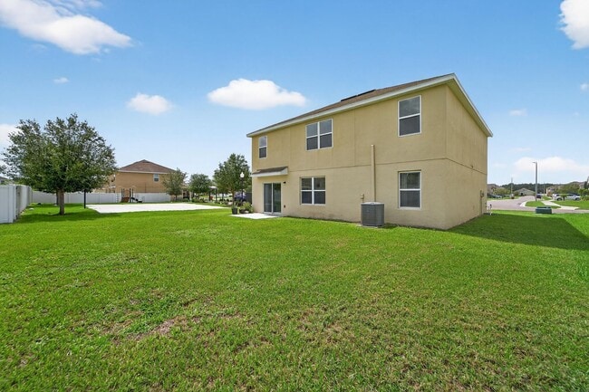 Building Photo - Stunning 5 bed/ 2 bath