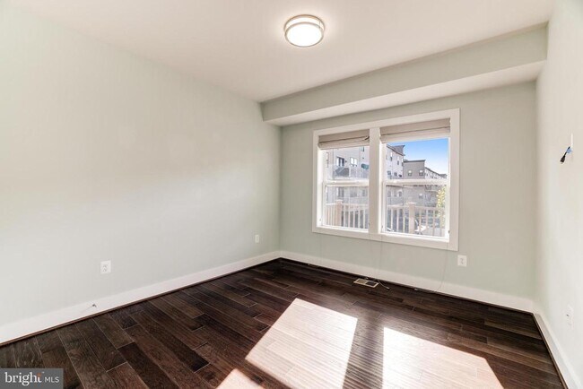 Building Photo - 44752 Tiverton Sq